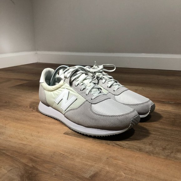 New Balance Shoes - New Balance WL 220 Womens Sneaker sz 10